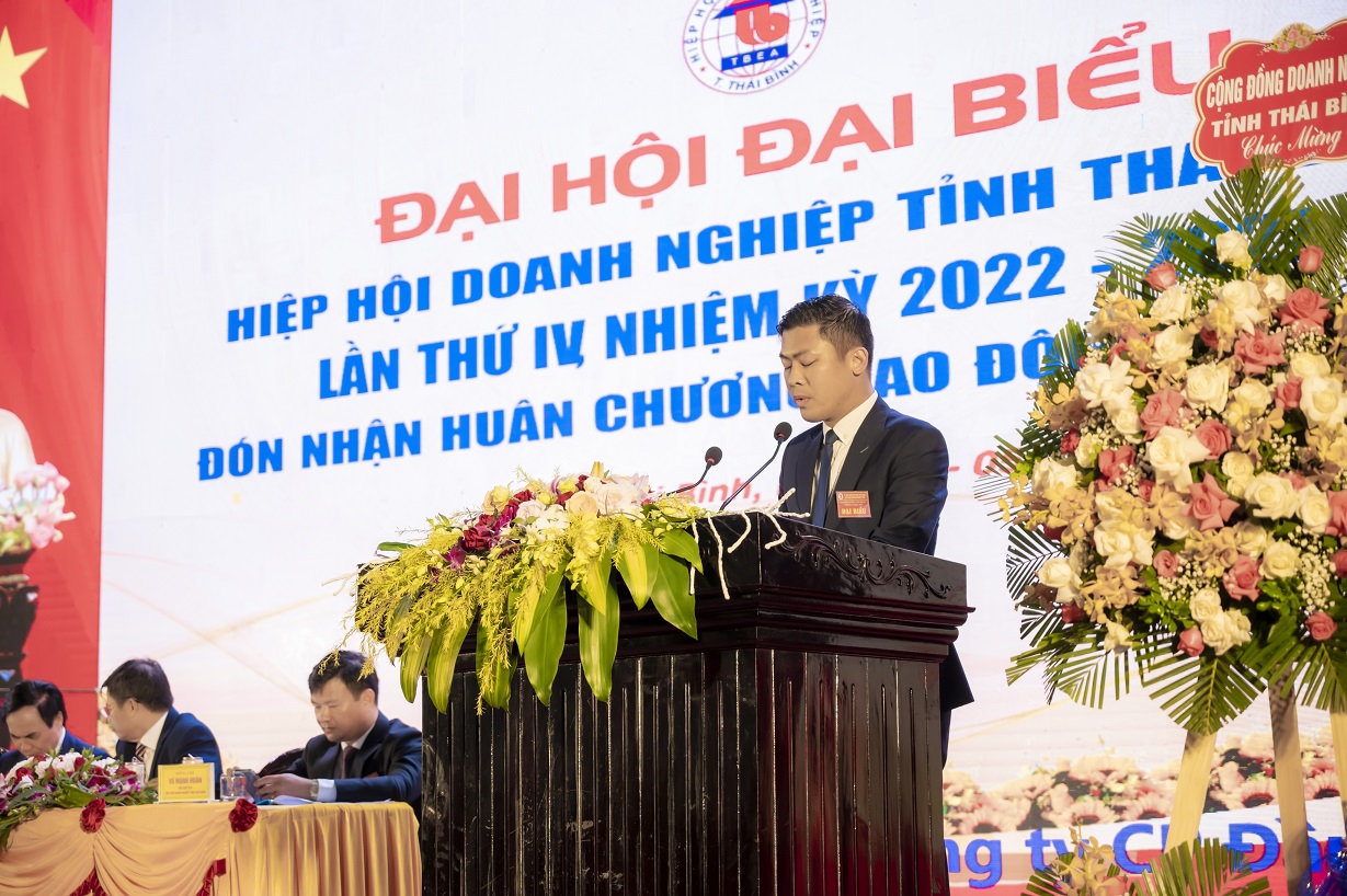 Ông Nguyễn Như Kiên đại diện Hội doanh nghiệp tỉnh lên phát biểu